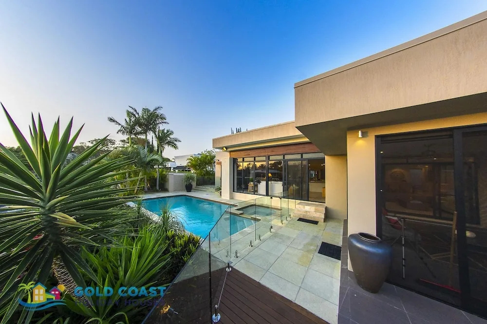 Grandeur on Bay Three