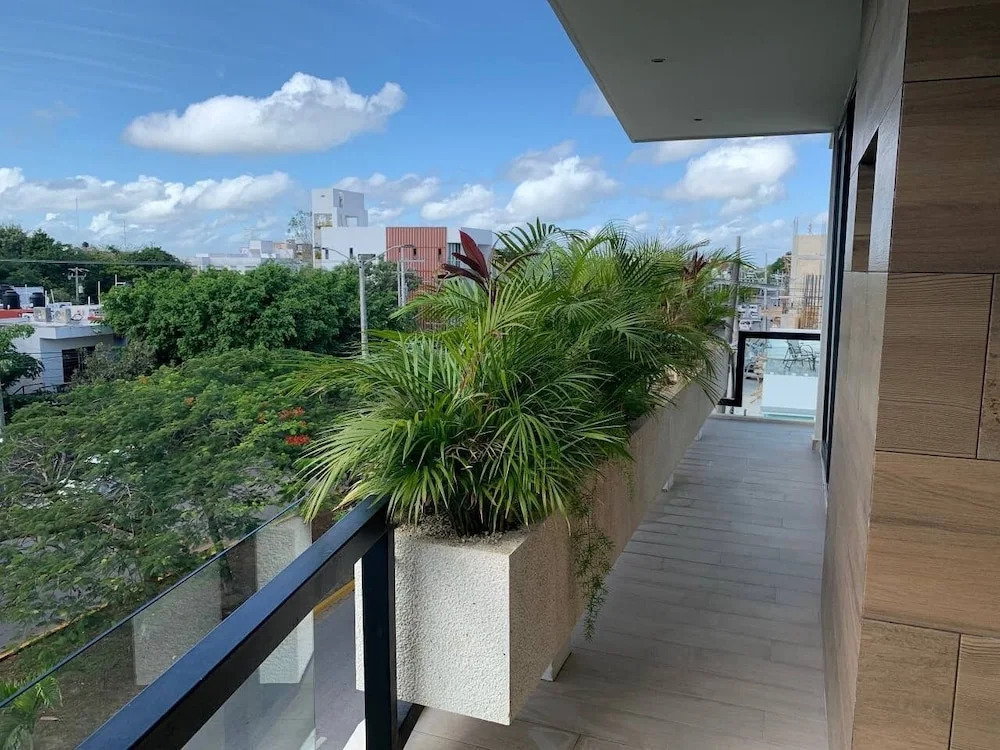 2BR With Rooftop Pool in Great Location! A/c!