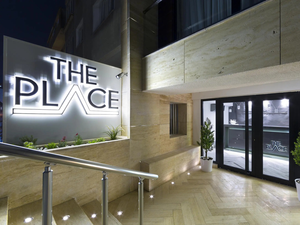 The Place Suit & Apartments