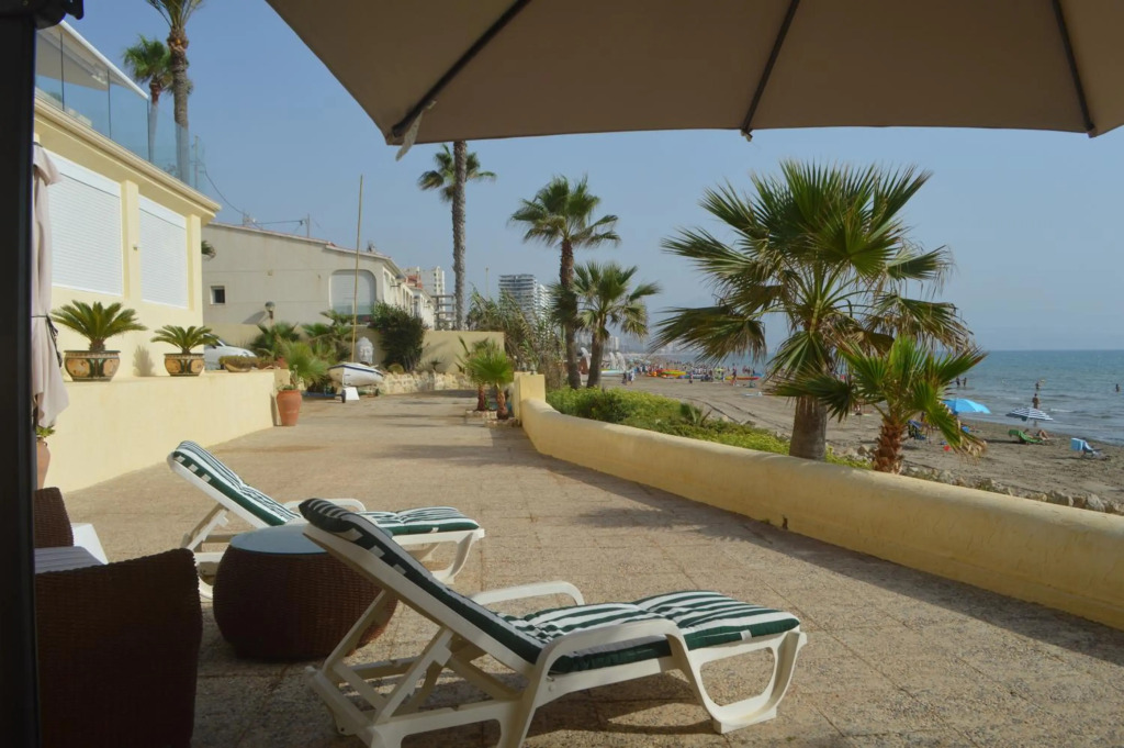 Apartamento Extraordinario LOFT a pie de playa en CHALET ROQUETES
