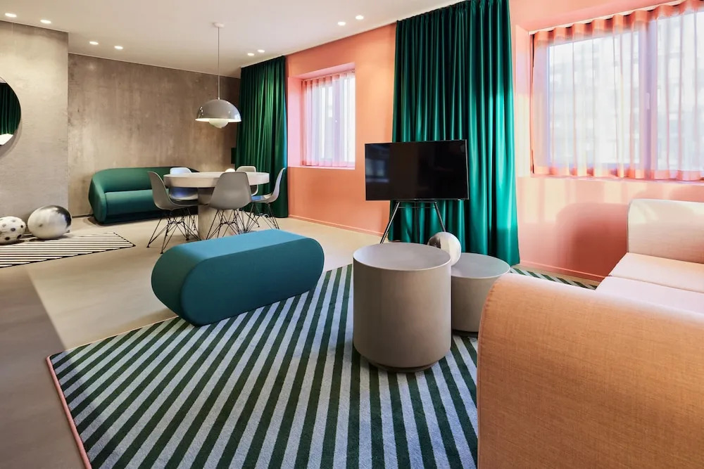 Kirk Suites