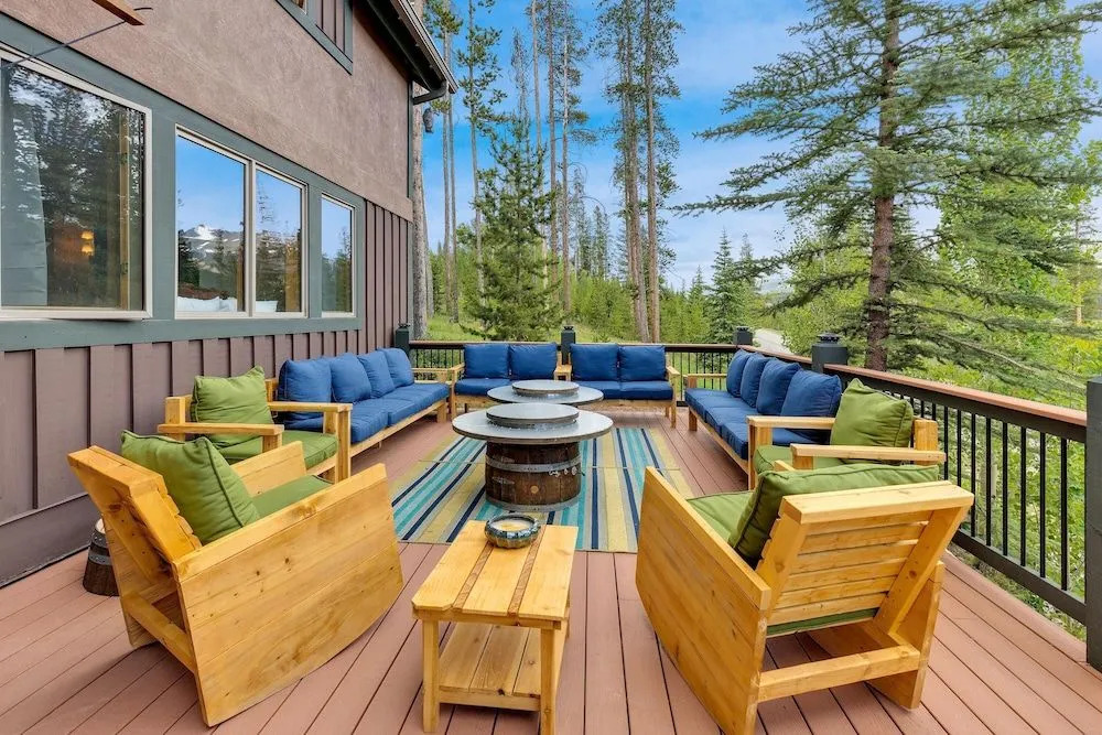 Majestic Lodge Retreat Amenities & Views