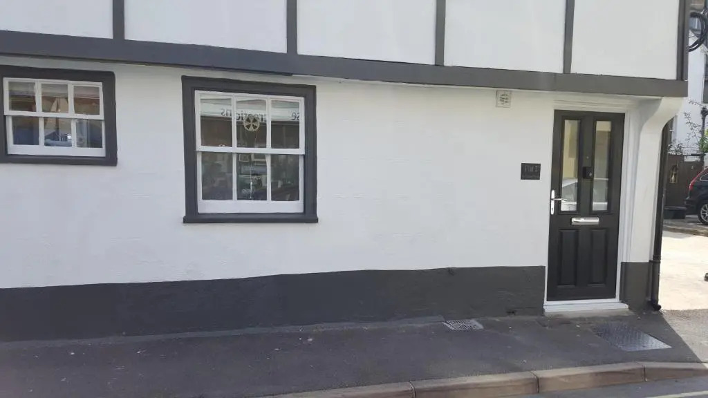 1 Bedroom Apartment with Free Parking