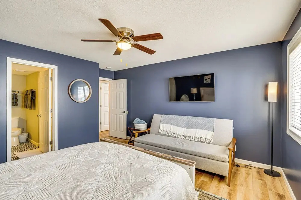 Pool Access & Lake Views: Osage Beach Family Gem