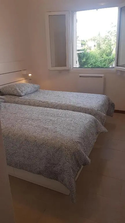 PROVENCE, SOLEIL ET LUBERON !!! Coin jardin 3 Lits 2 Chambres 80 m2