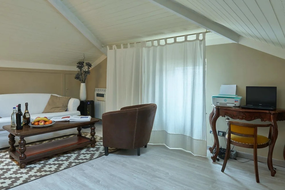 MoMart Guest House