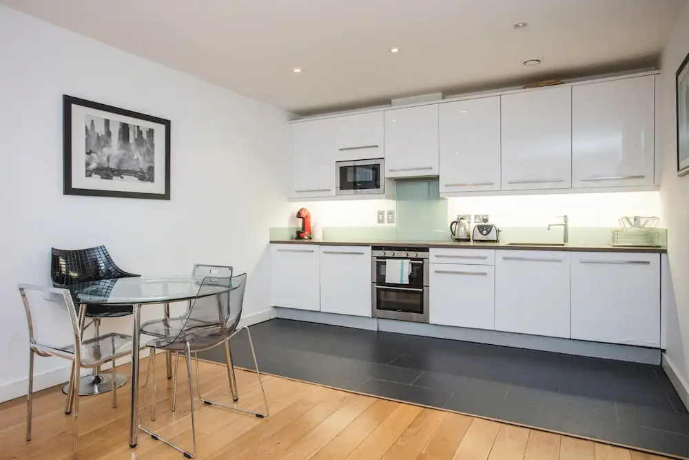 2 Bedroom Apartment Near Victoria Station