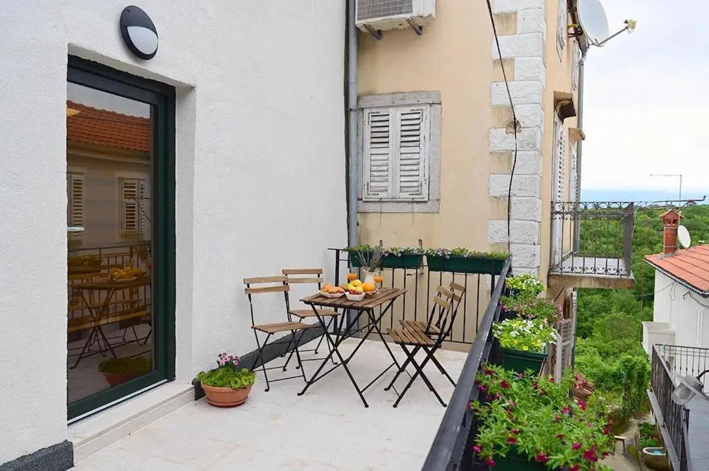 Apartment D & Studio L
