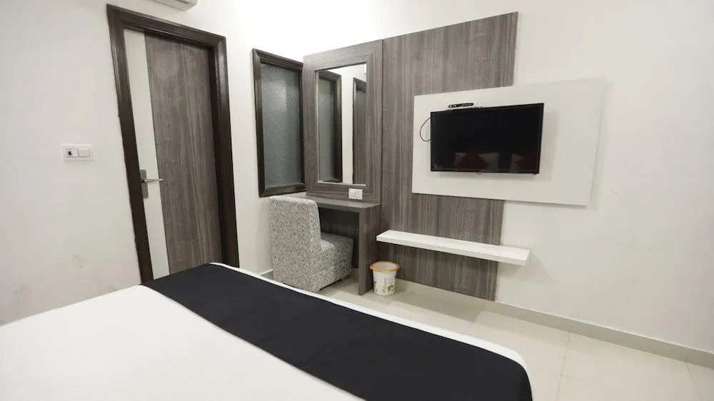 OYO 77326 Hotel Royal View