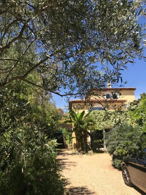 Ecrin de verdure avec accès piscine en plein Aix