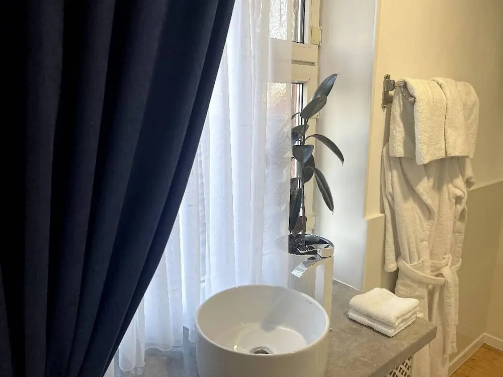 Family Guest House & Hostel