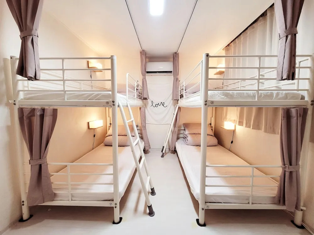 YAB Guesthouse - Female Only