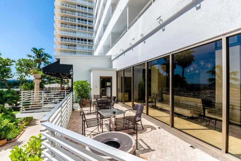 Ocean Beach Condo 3BR On the Sand 811
