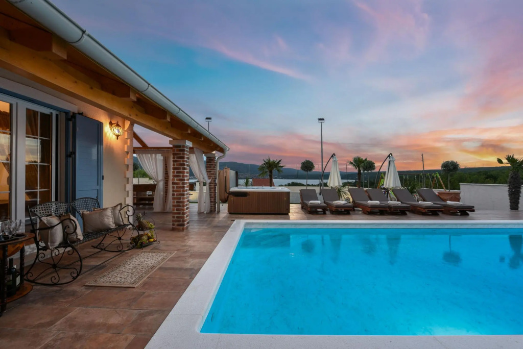 Villa Mek
