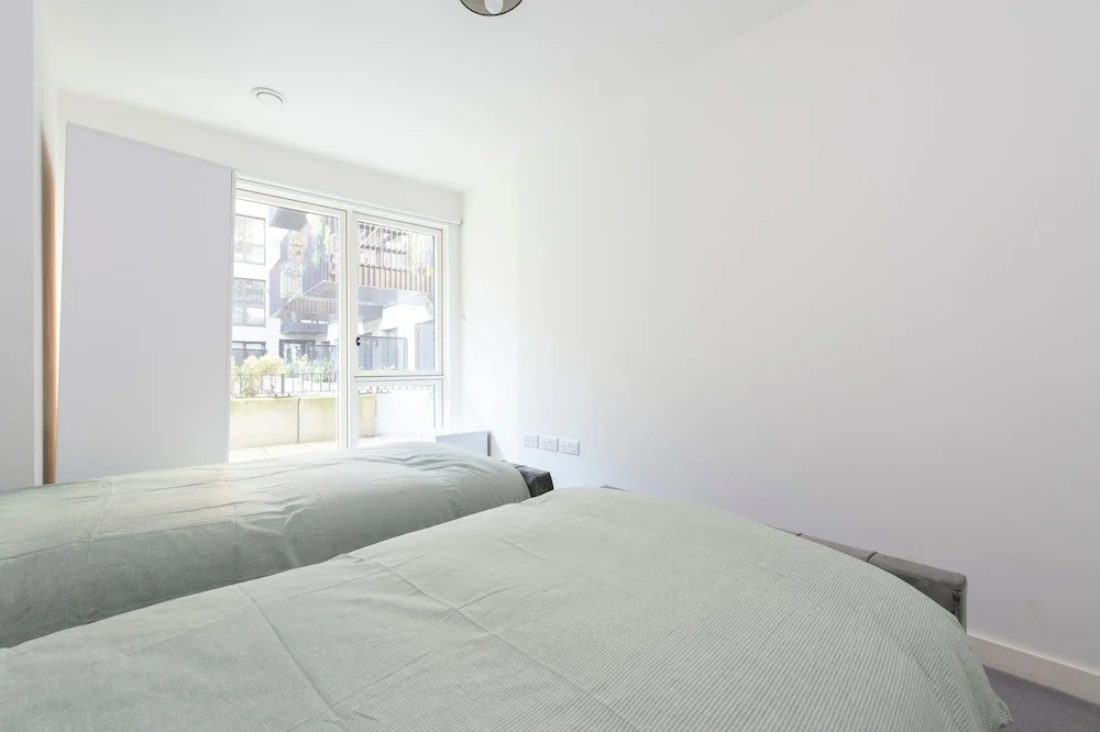 Stunning Luxury Stratford London 2 Bed Apartment