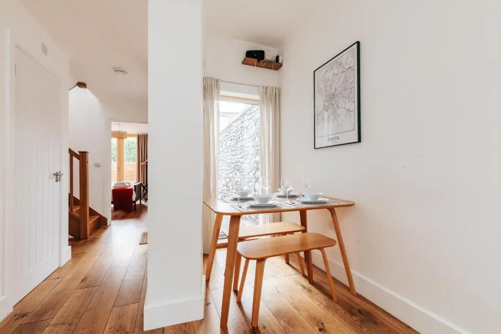 Redland Stay In Bespoke Home 1 of 2
