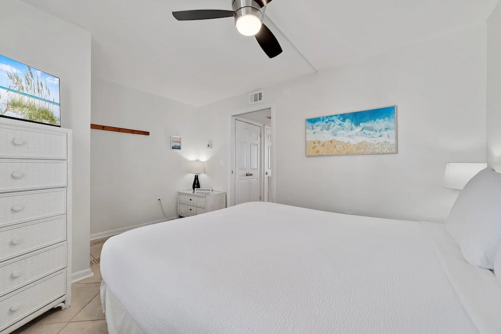 1br/1ba Sleeps 4 Near Beach w/ Breathtaking Ocean Views