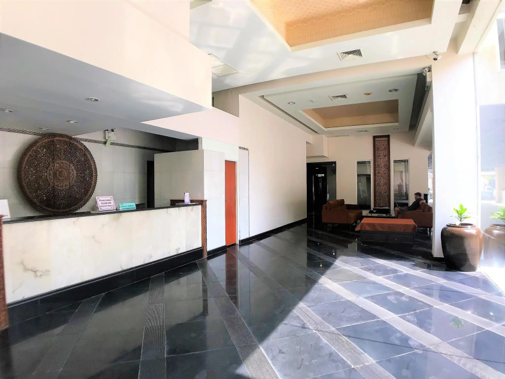 Twin Peaks Sukhumvit Suites