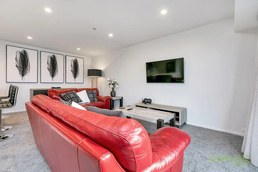QV Sunny New Apt with Balcony -976