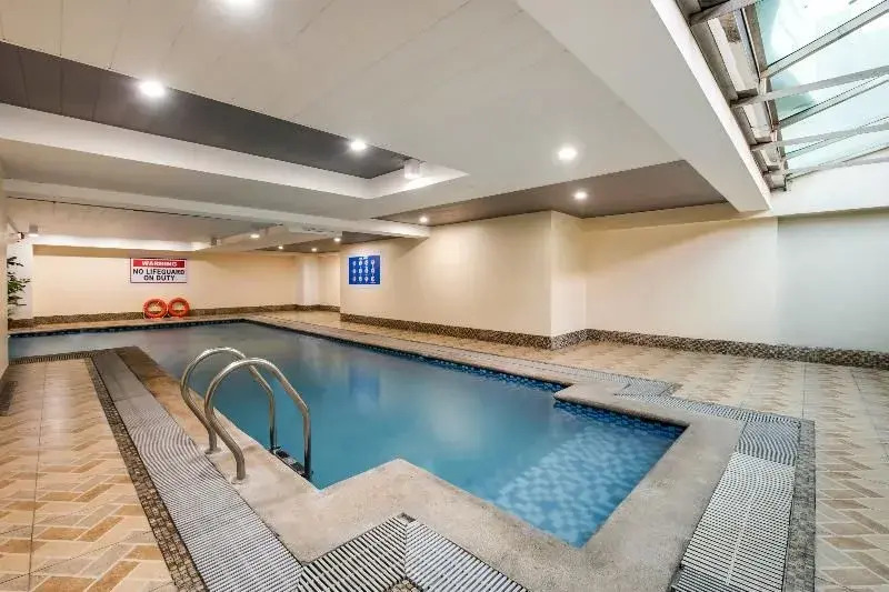 Oyo 207 Bay Area Suites Near Philippine General Hospital