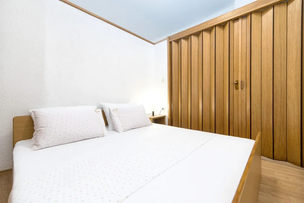 Studio in Živogoš?e, With Wonderful sea View, Enclosed Garden and Wifi - 50 m From the Beach