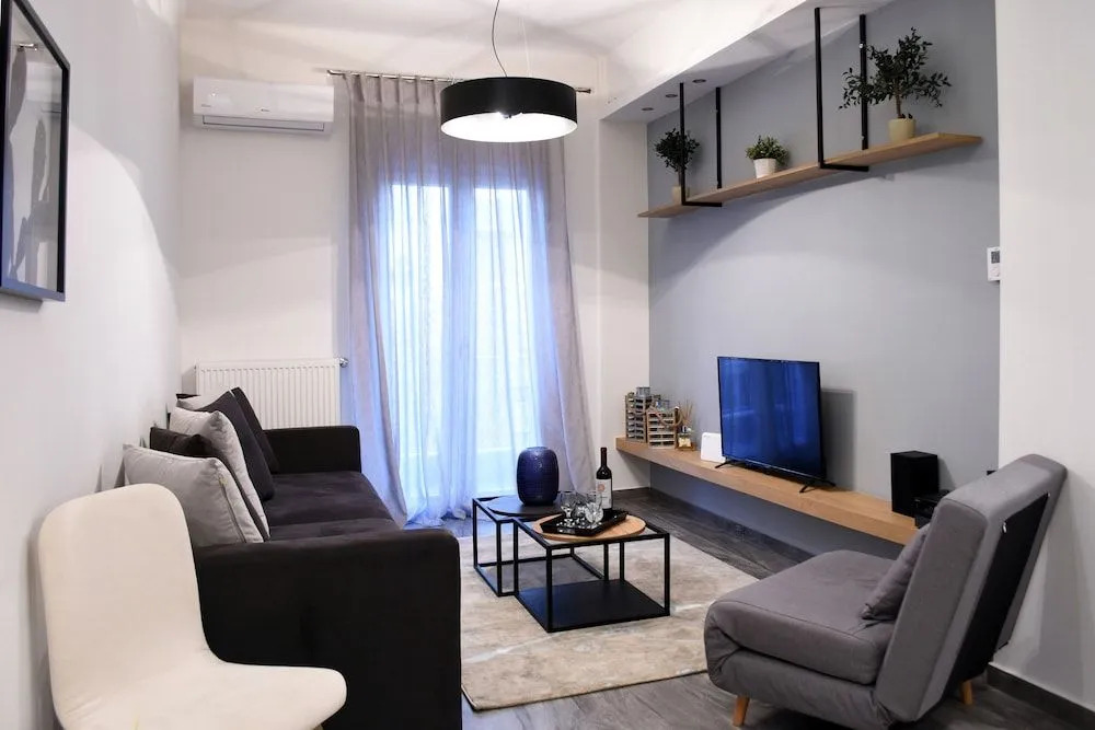 Alpinia Deluxe Apt Must