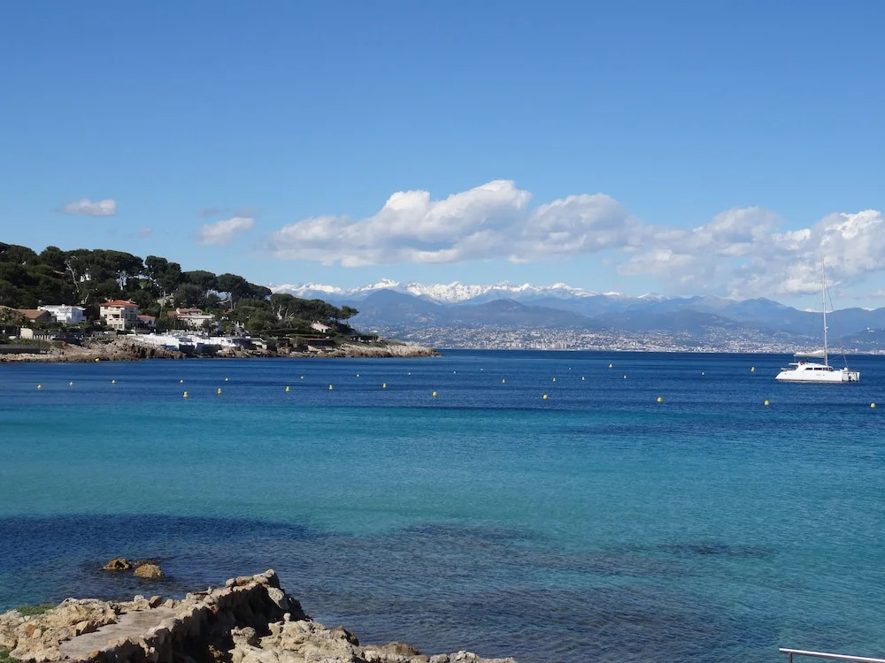 Waterfront Apartment Cap d'Antibes