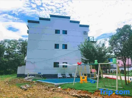 Moon Bay Xiaojiangshan Inn