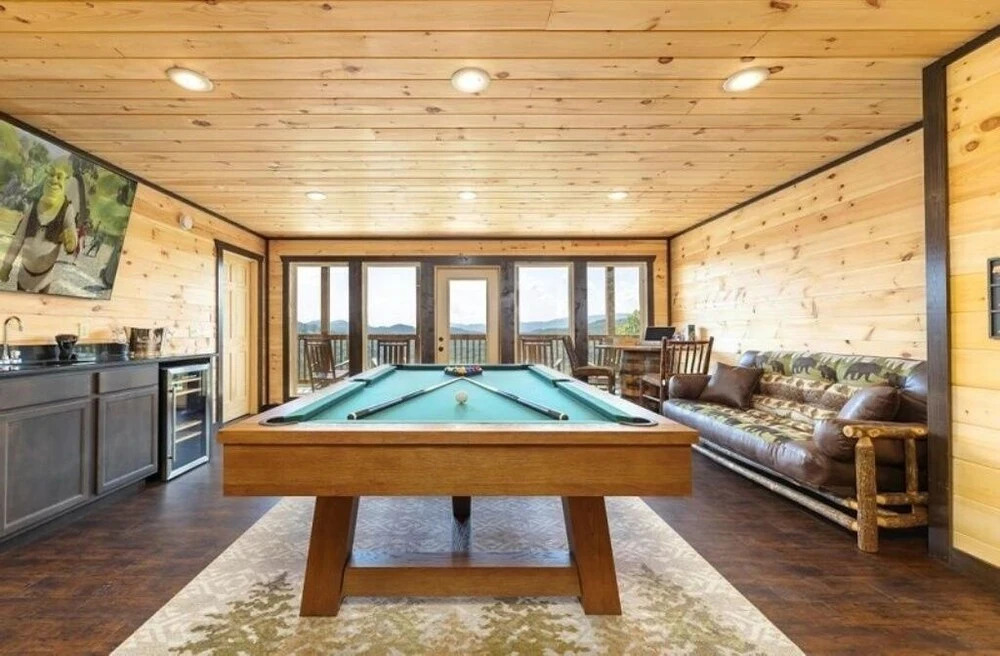 Above The Rest - 4 Bedrooms, 4.5 Baths, Sleeps 12 4 Home by Redawning