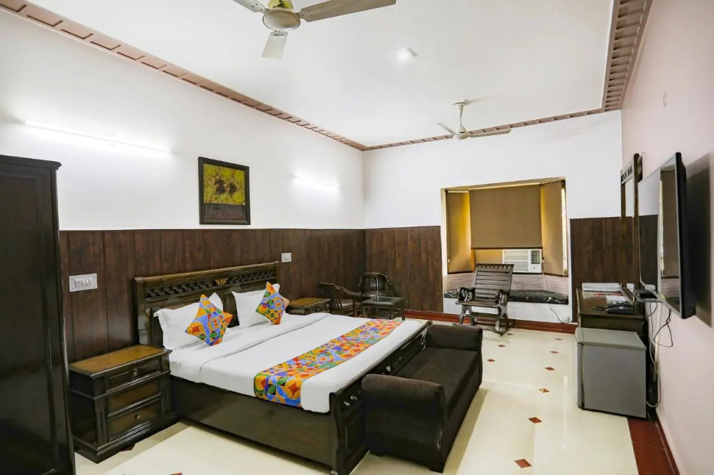Fabhotel Traika Inn