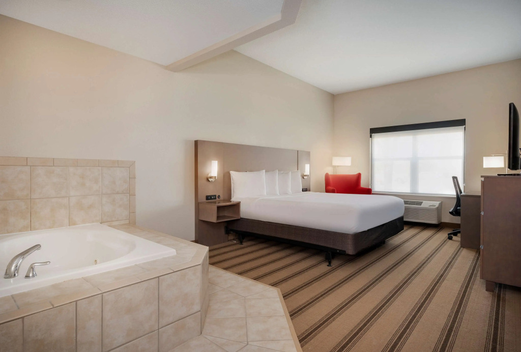 Country Inn & Suites by Radisson Albertville near Outlet Mall