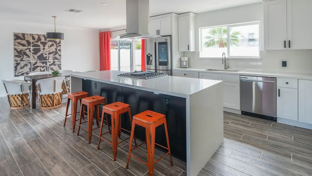 Spacious 4BR Near Old Town by WanderJaunt