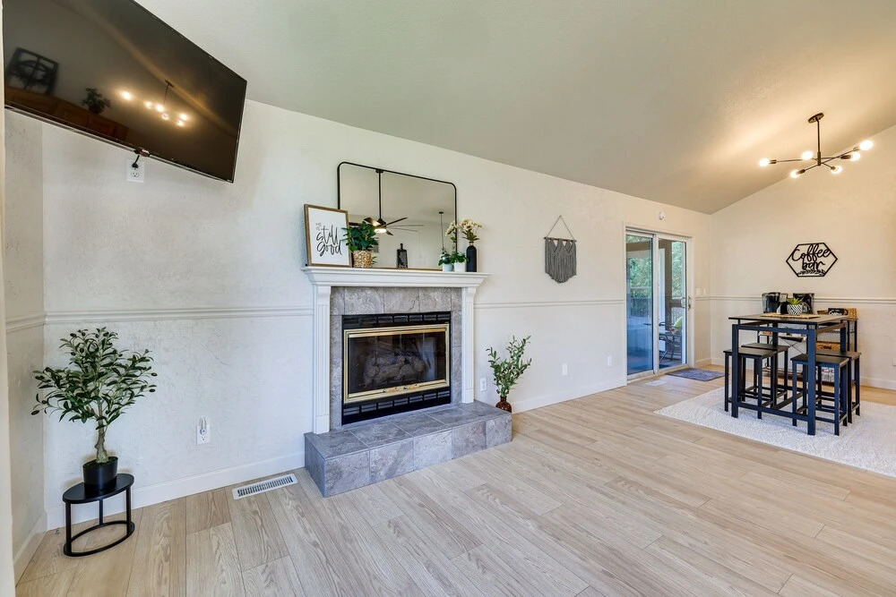 Holiday Island Home w/ Screened-in Deck & Fire Pit