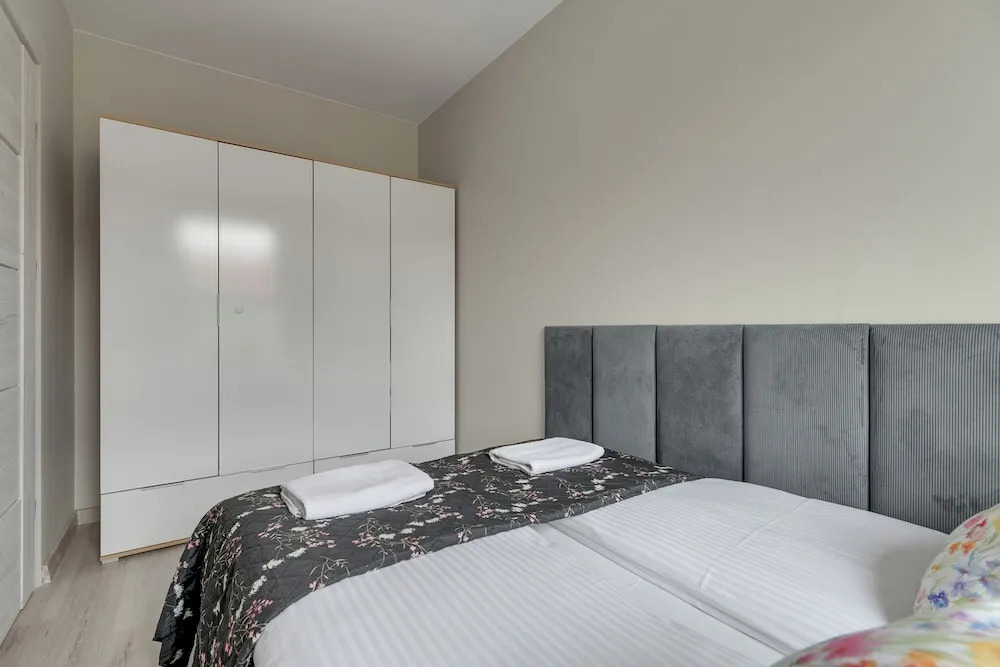 Mostek 2101 PinkGray by Grand Apartments