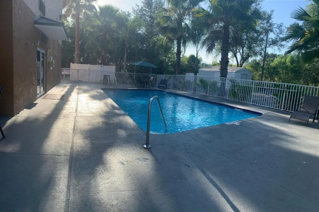 Econo Lodge Wesley Chapel I-75