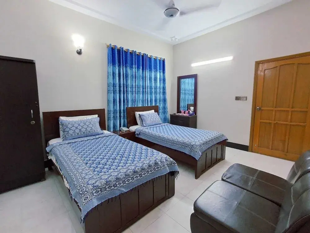 Cosy inn Near Millennium Mall