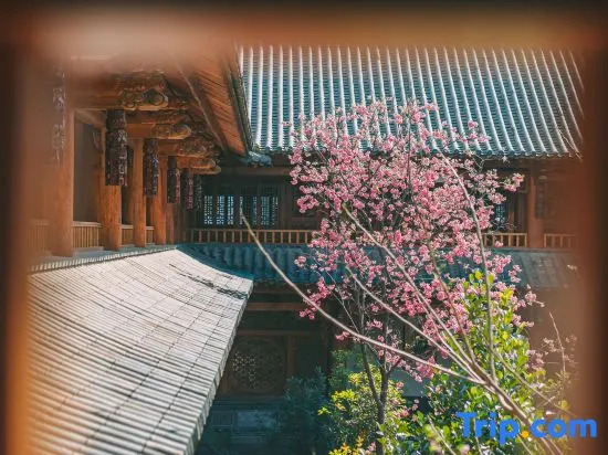 Xiheyuan Homestay (Jianshui Ancient City Small Train Store)