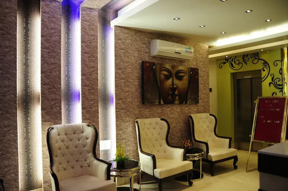 Hotel Taksh Inn