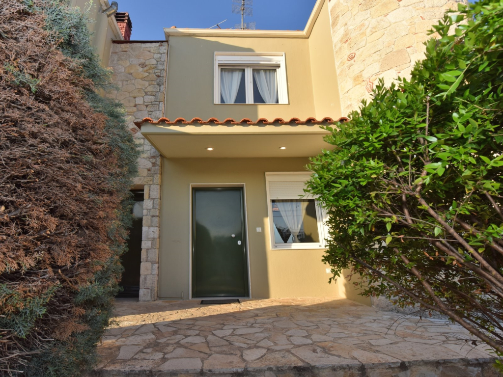 Eleon Maisonettes (left) - Nea Moudania Halkidiki