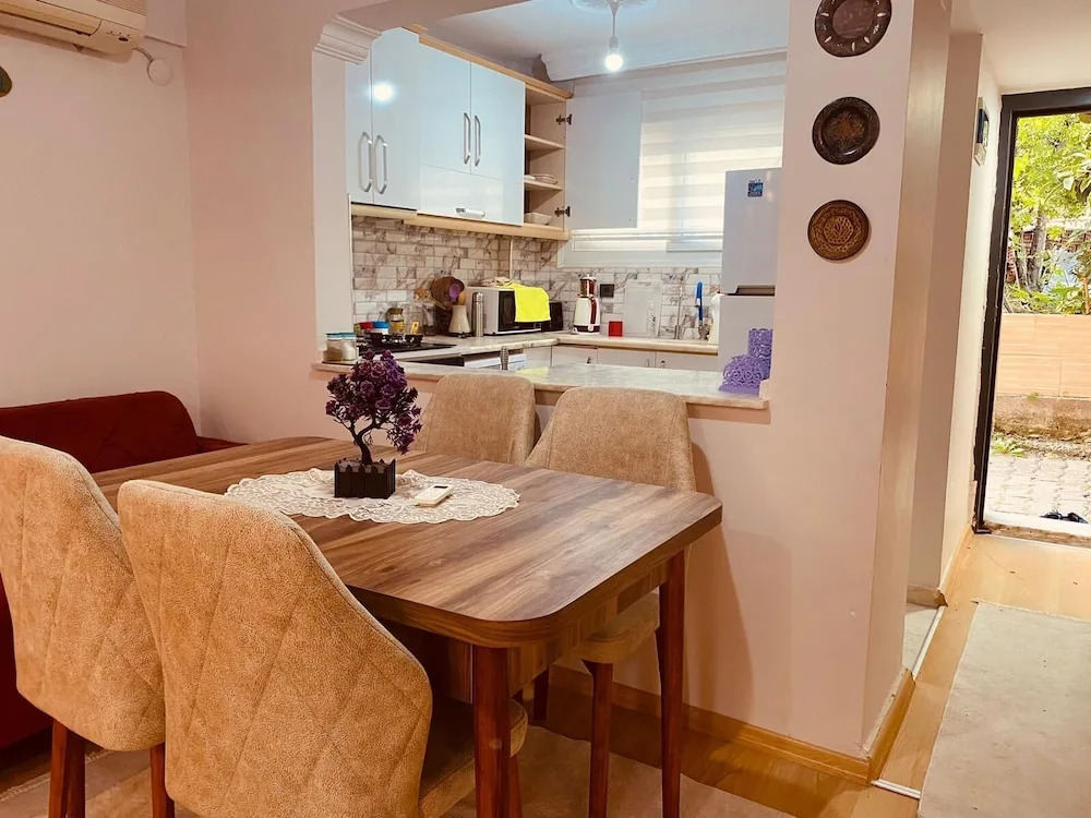 Beautiful 3-bedroom House With Sea View and Garden