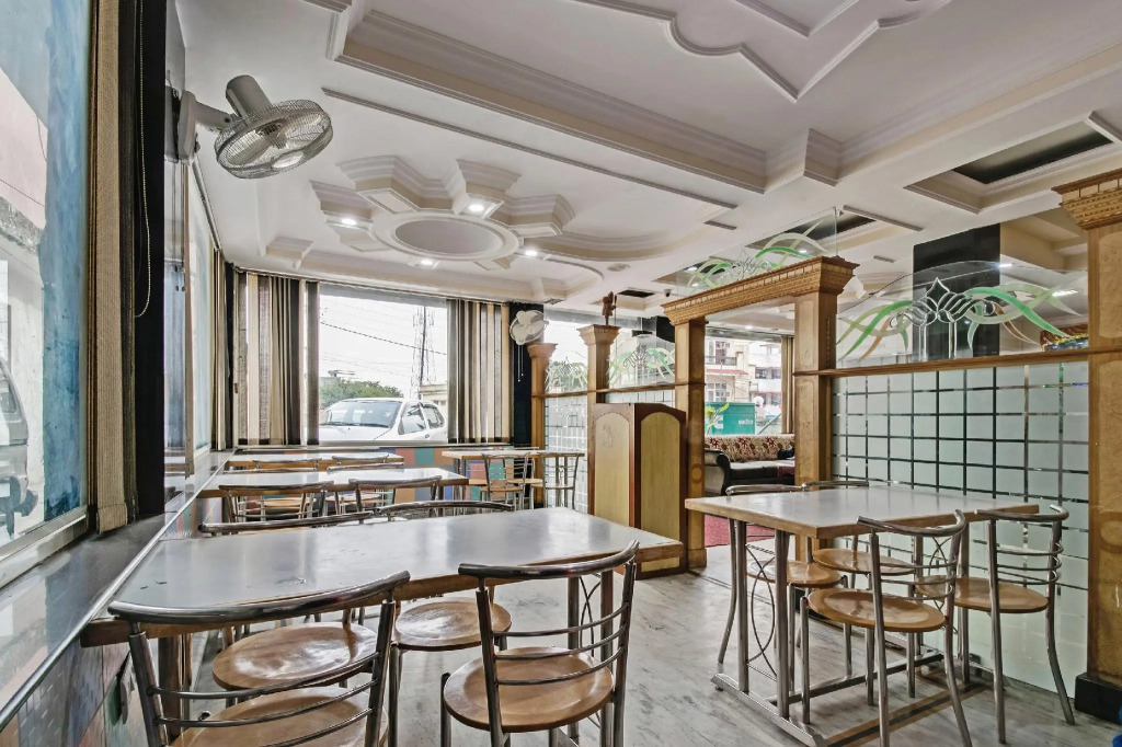 OYO 24888 Hotel Sham Palace