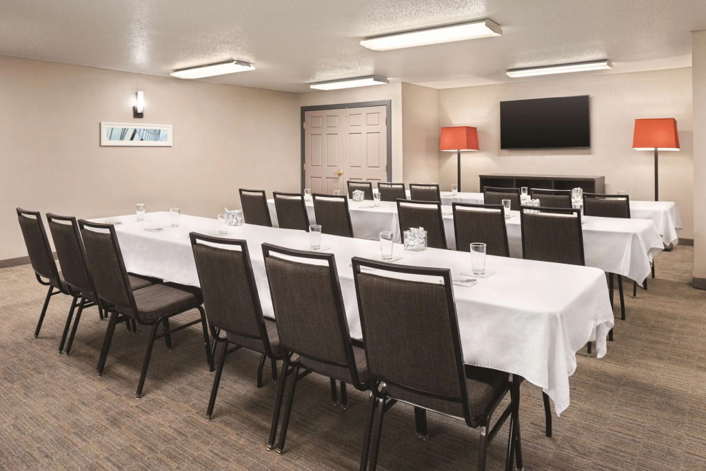 Country Inn & Suites by Radisson, Cottage Grove, MN