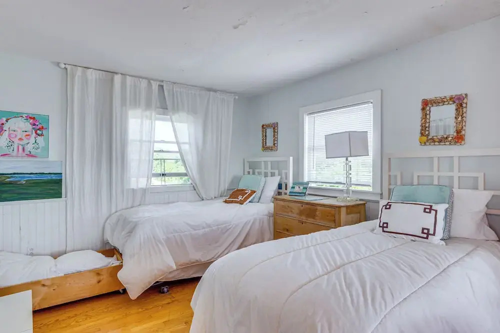 Walk to the Beach: Pet-friendly Gem in Biddeford!