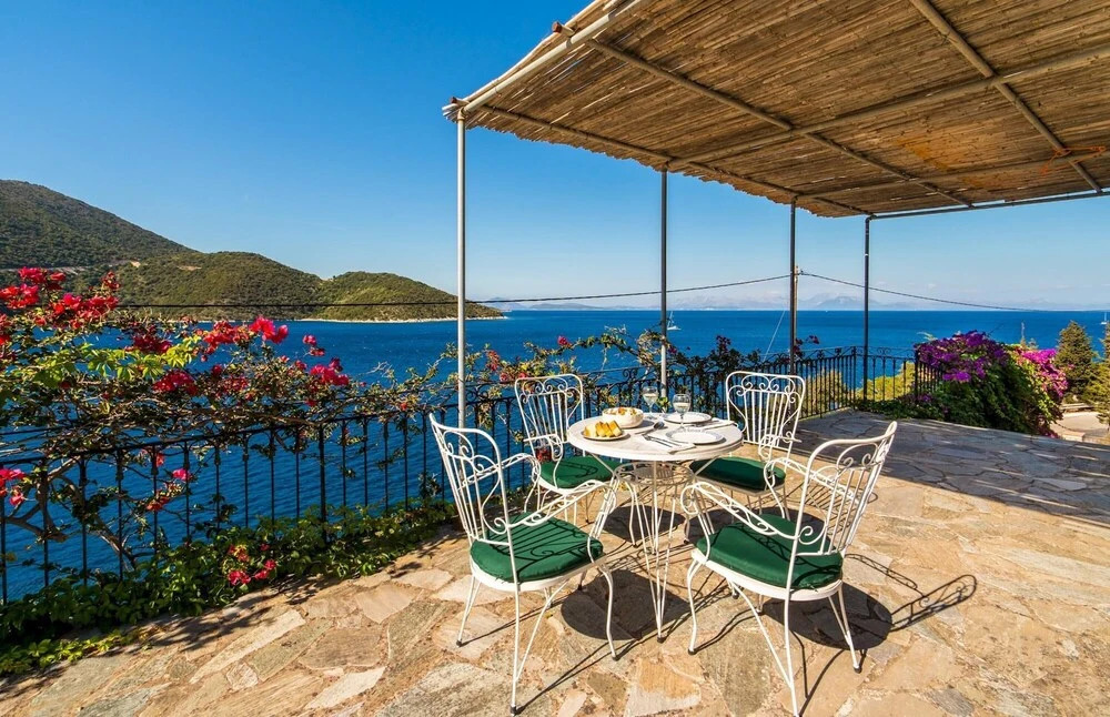 Nitsa s House - 2 bed House in Front of the sea