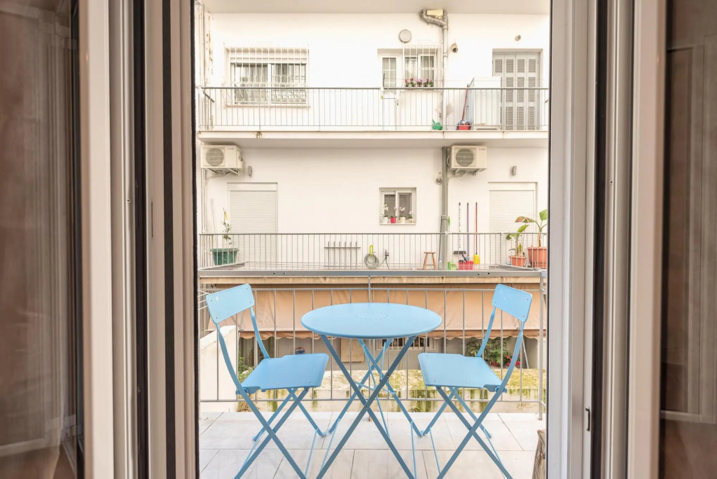Diovounioti 25 in Athens