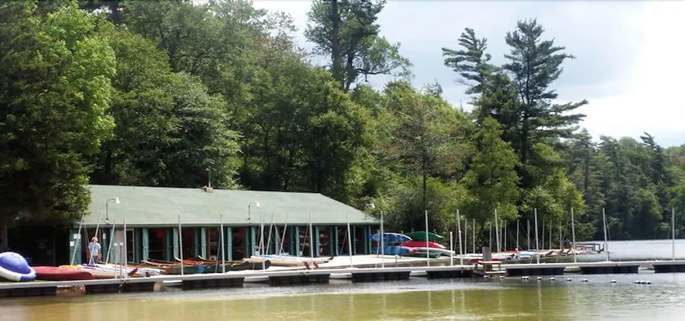 Crestmont Inn