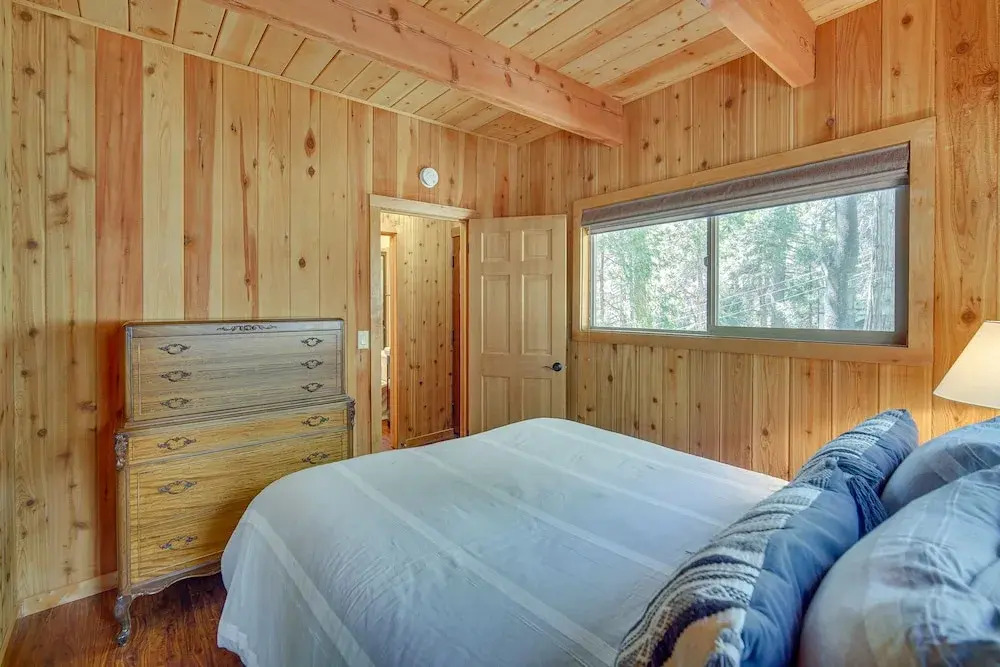 Serene Cabin Rental Near Lake Arrowhead Village!