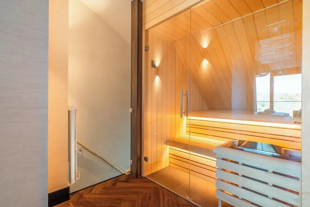 Lavish Apartment With Private Sauna