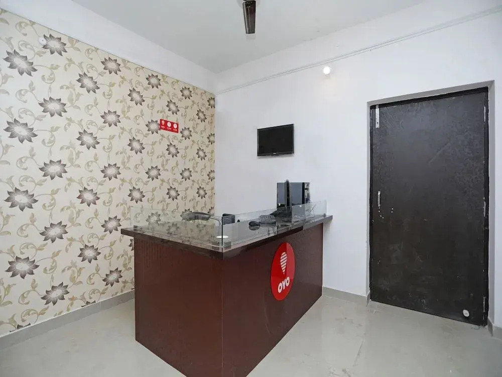 OYO 13527 Usha Residdency