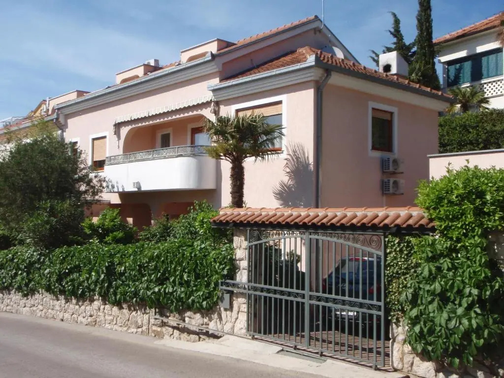 Apartments 30m from the beach